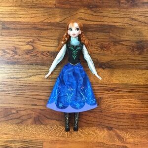 Disney Frozen Doll Character
Anna 16” Fully Posable 
Dolls Clothes & Boots
Sm